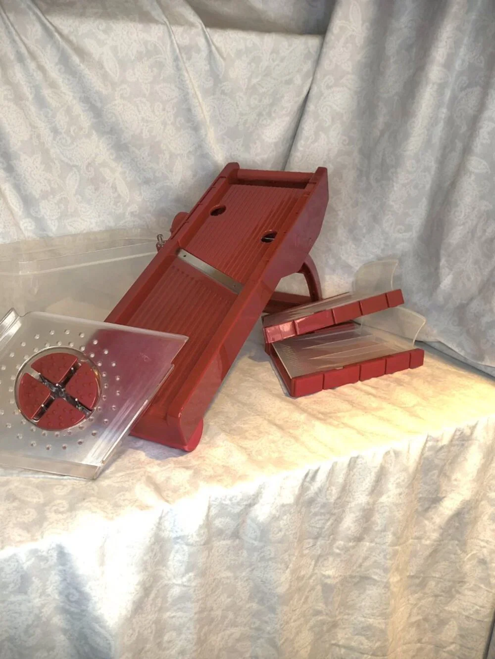 Red KitchenAid mandoline slicer - Dishwasher safe - Adjustable thickness